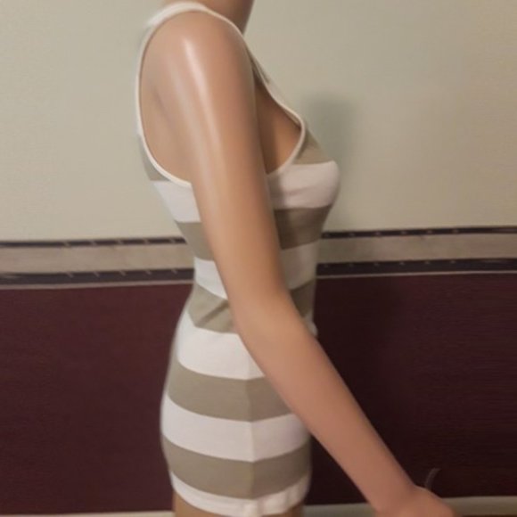 Old Navy Sleeveless Ivory/Tan Stripe Tank Top Size M NWOT - Picture 2 of 5